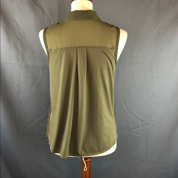 Adorable collared top - Picture 4 of 4